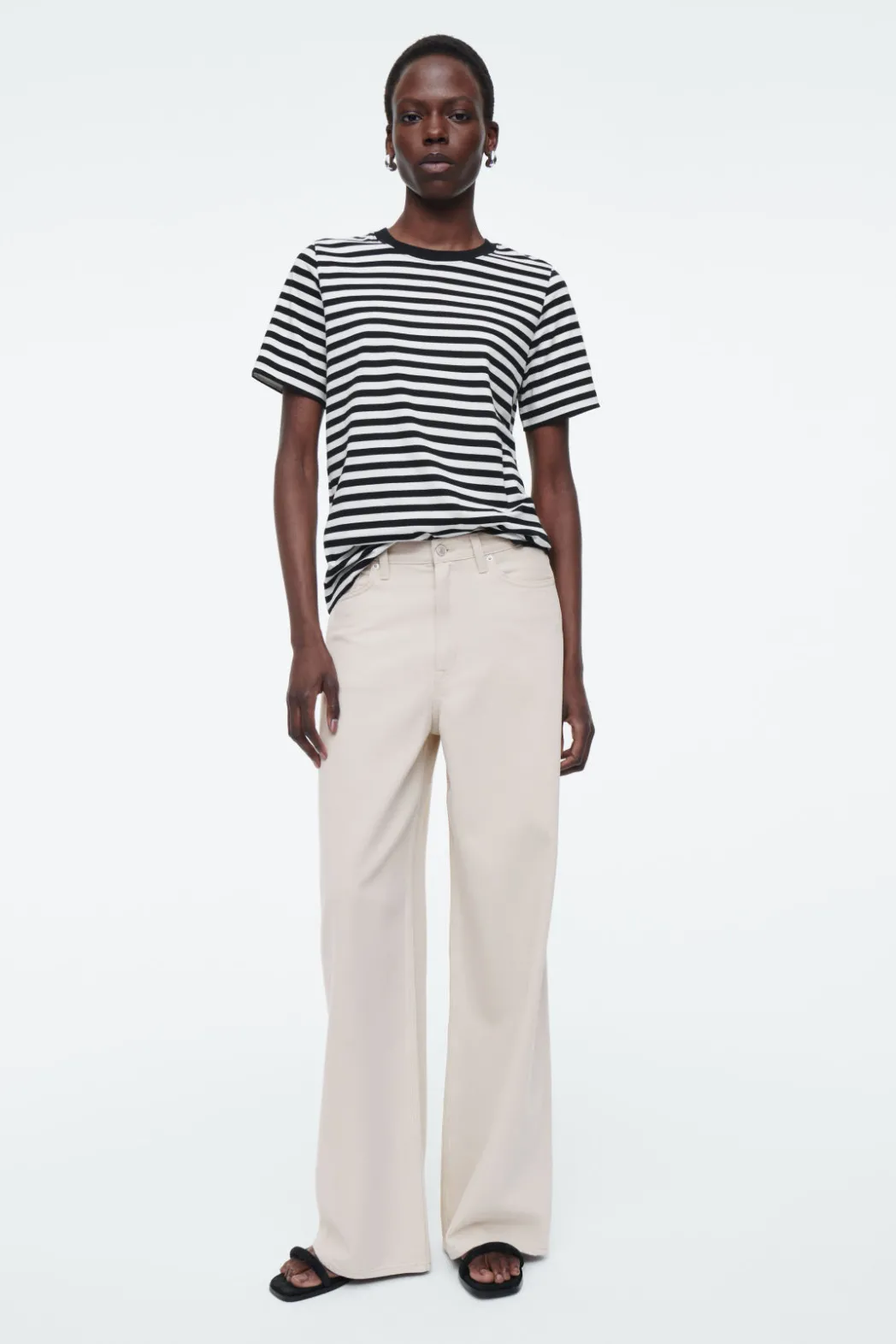 New COS 24/7 REGULAR T-SHIRT BLACK / WHITE / STRIPED