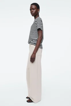 New COS 24/7 REGULAR T-SHIRT BLACK / WHITE / STRIPED