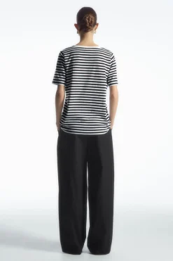 Best COS 24/7 V-NECK T-SHIRT BLACK / WHITE / STRIPED