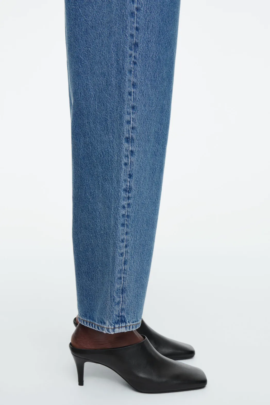 Discount COS ARCH TAPERED JEANS MID BLUE