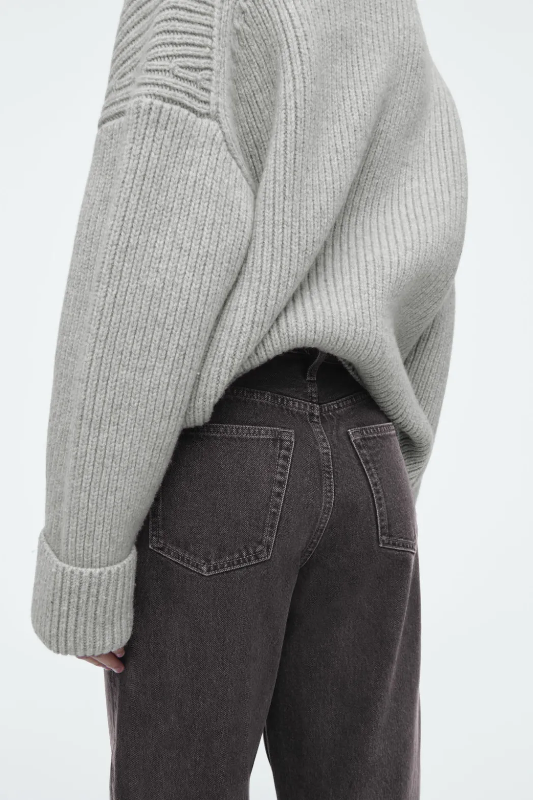 COS ARCH TAPERED JEANS BLACK