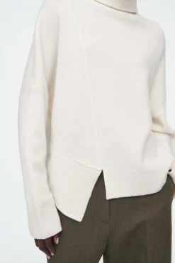 Outlet COS ASYMMETRIC MERINO WOOL SWEATER WHITE
