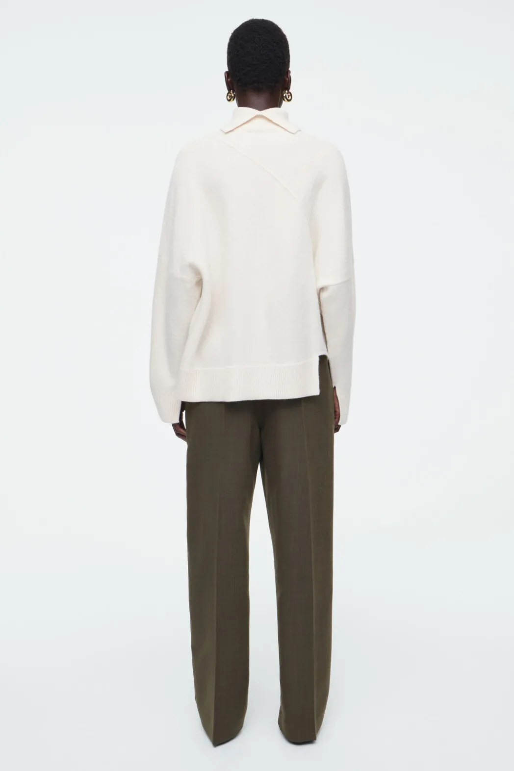Outlet COS ASYMMETRIC MERINO WOOL SWEATER WHITE