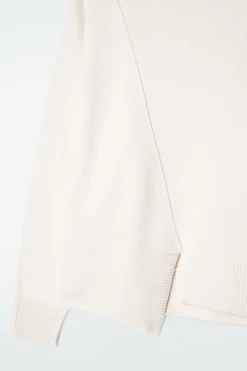Outlet COS ASYMMETRIC MERINO WOOL SWEATER WHITE