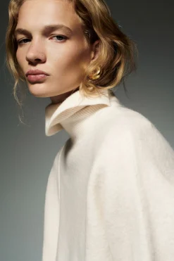 Outlet COS ASYMMETRIC MERINO WOOL SWEATER WHITE