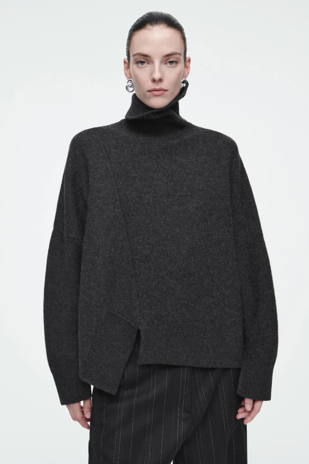 Clearance COS ASYMMETRIC MERINO WOOL SWEATER DARK GRAY