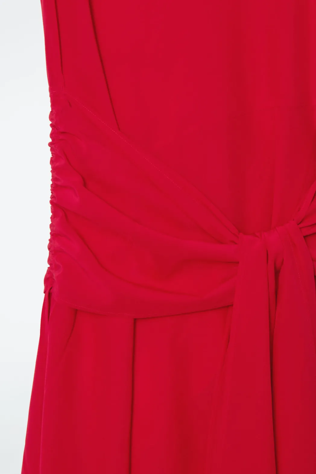 Discount COS ASYMMETRIC TIE-WAIST SILK DRESS RED