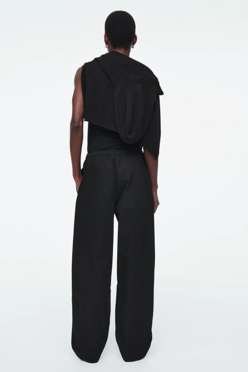 Online COS BARREL-LEG COTTON PANTS BLACK