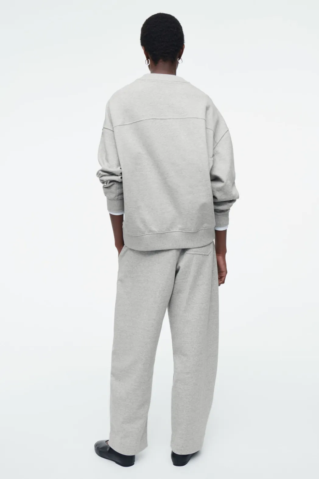Online COS BARREL-LEG JOGGERS GRAY MÉLANGE