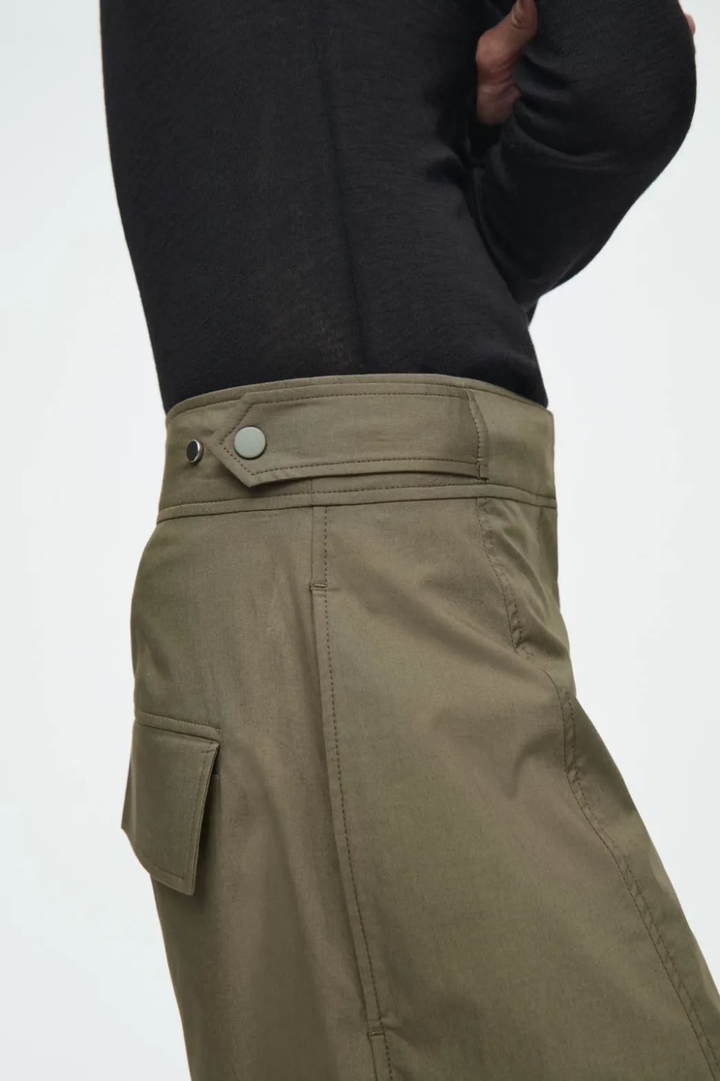 New COS BARREL-LEG UTILITY PANTS KHAKI