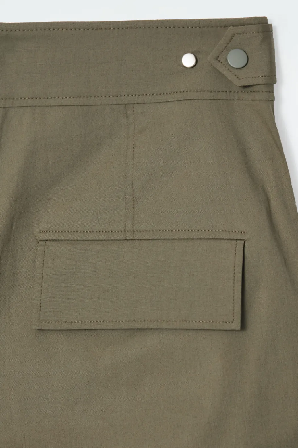 New COS BARREL-LEG UTILITY PANTS KHAKI