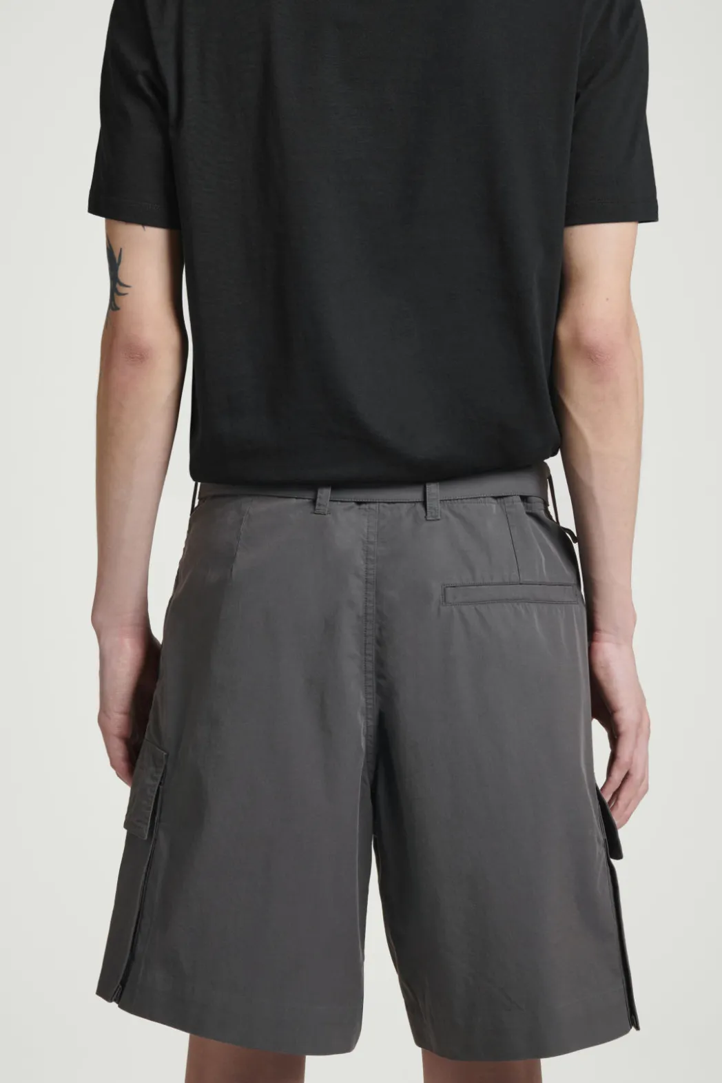 Outlet COS BELTED CARGO SHORTS GRAY