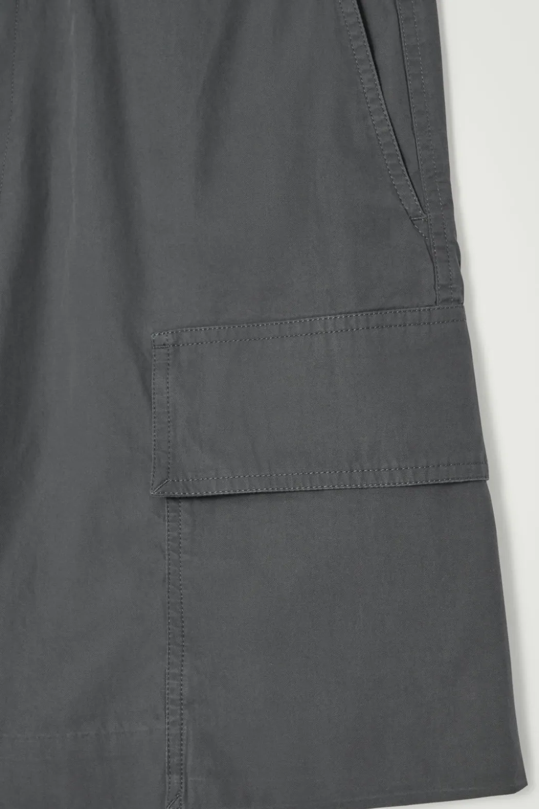 Outlet COS BELTED CARGO SHORTS GRAY