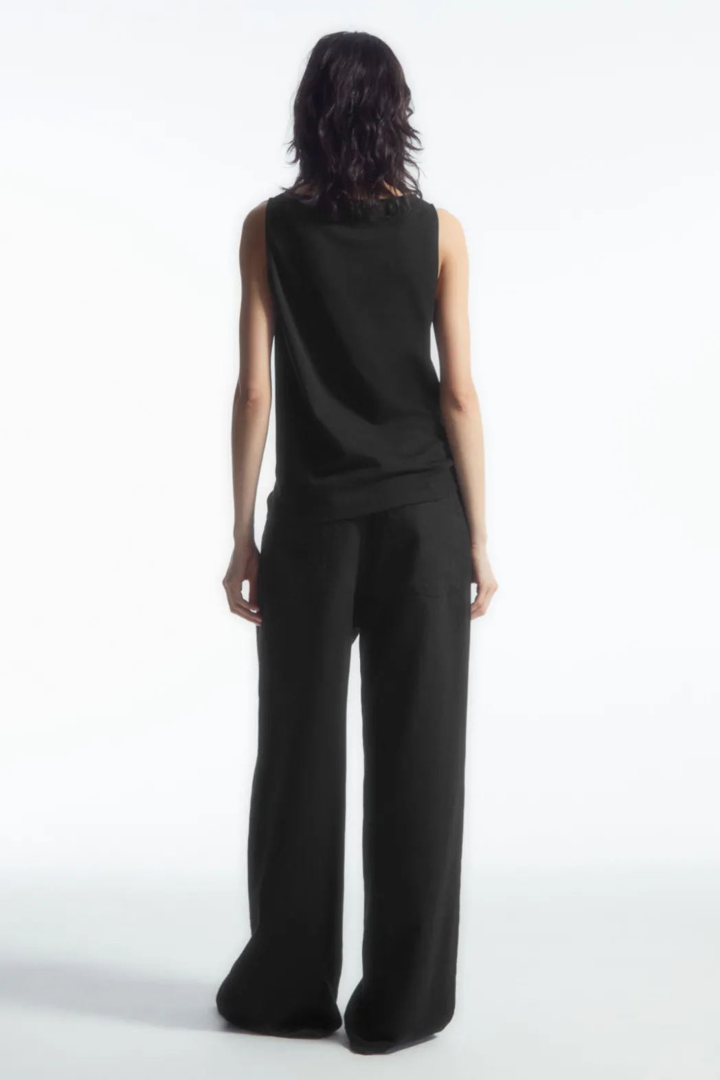 Online COS BOAT-NECK TANK TOP BLACK