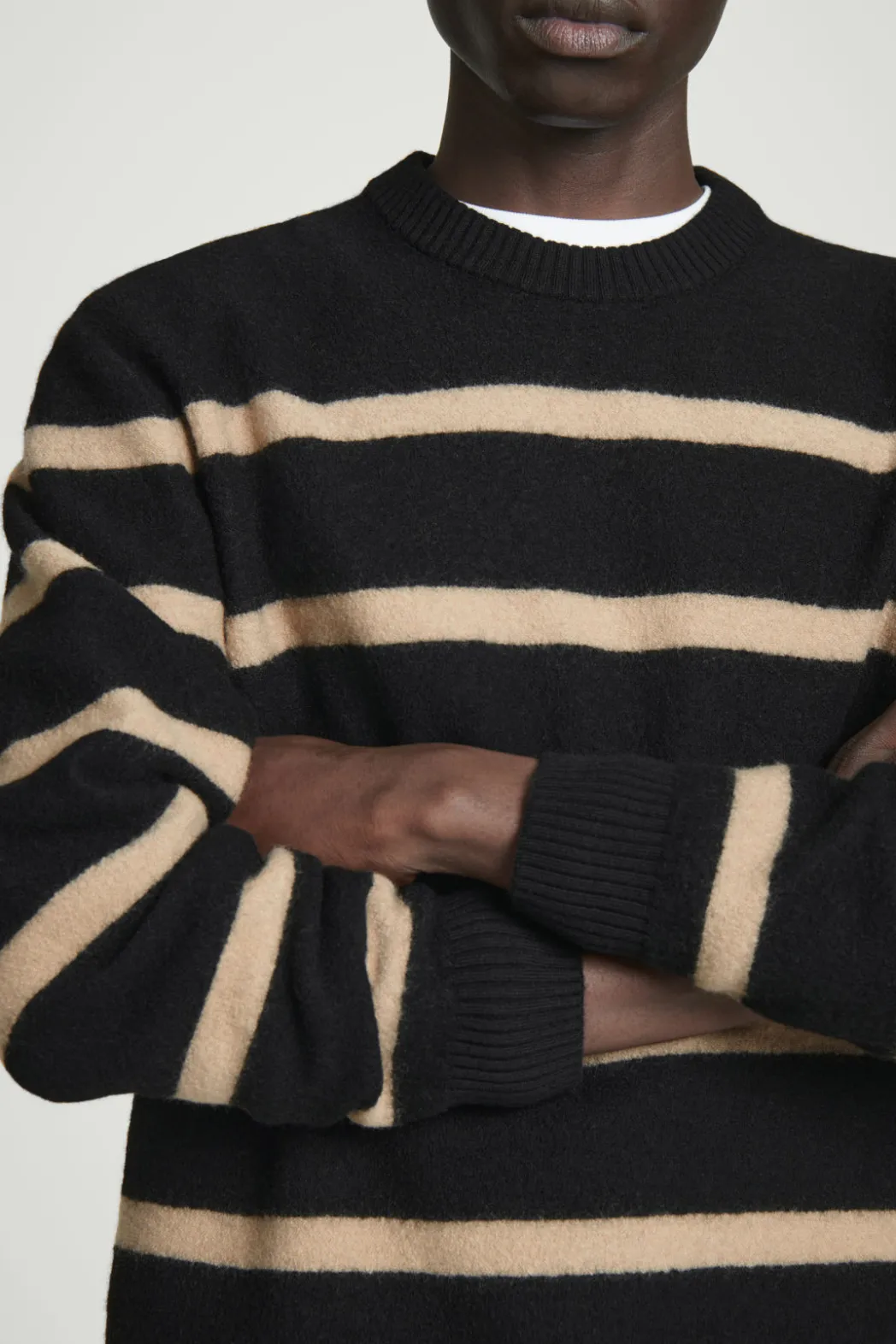 COS BOILED-WOOL CREW-NECK SWEATER BLACK / BEIGE / STRIPED