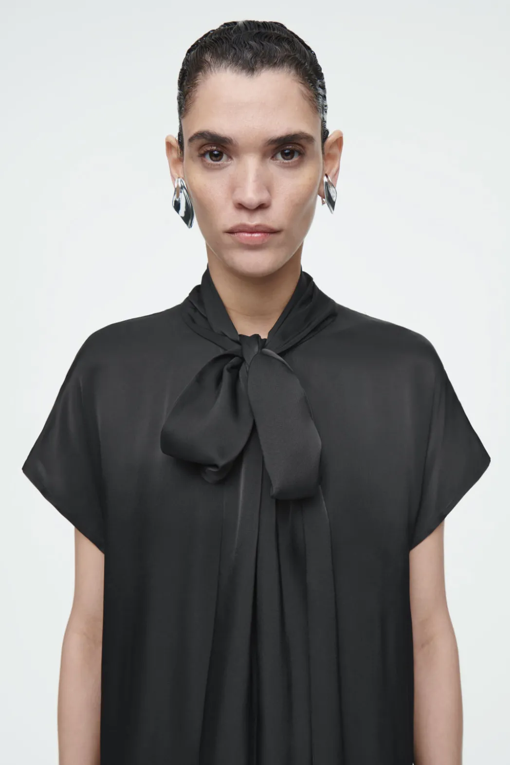 COS BOW-DETAIL ASYMMETRIC MIDI DRESS BLACK