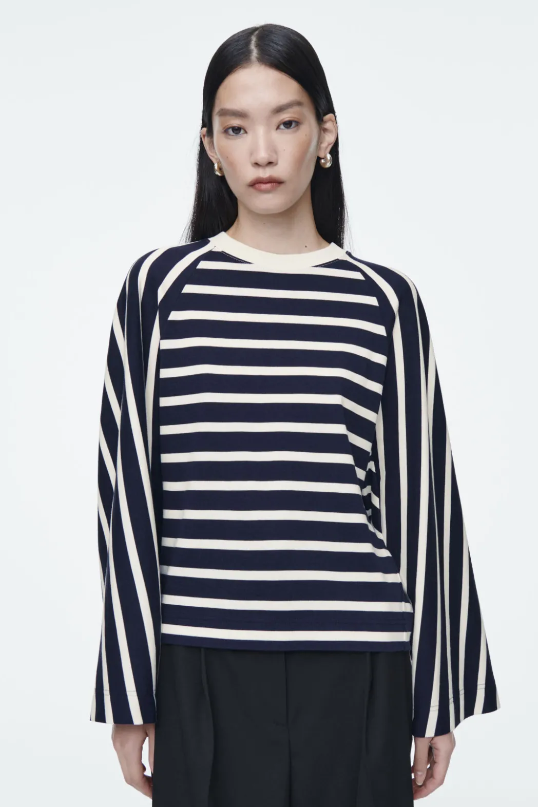 New COS BOXY LONG-SLEEVED T-SHIRT NAVY / OFF-WHITE / STRIPED