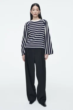 New COS BOXY LONG-SLEEVED T-SHIRT NAVY / OFF-WHITE / STRIPED
