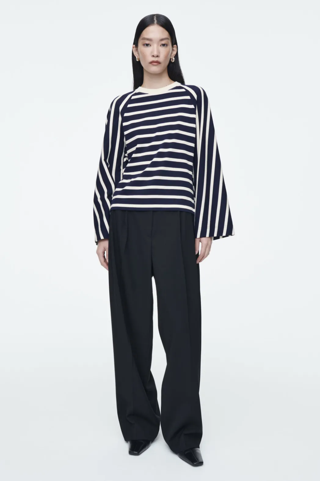 New COS BOXY LONG-SLEEVED T-SHIRT NAVY / OFF-WHITE / STRIPED