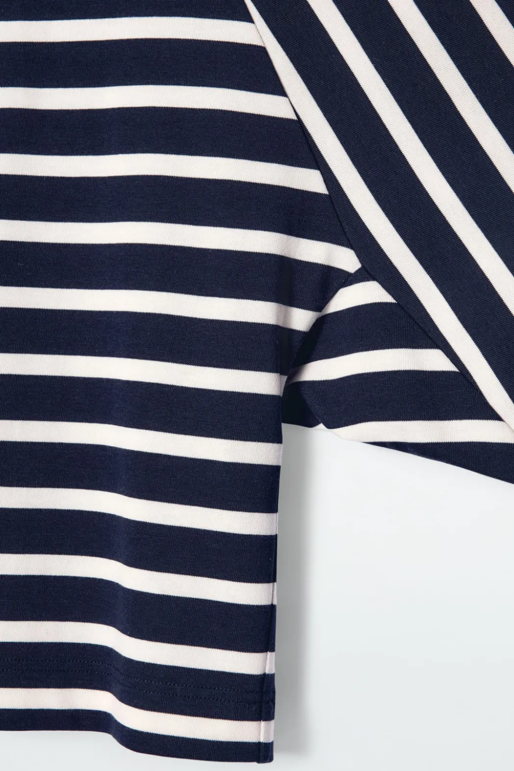 New COS BOXY LONG-SLEEVED T-SHIRT NAVY / OFF-WHITE / STRIPED