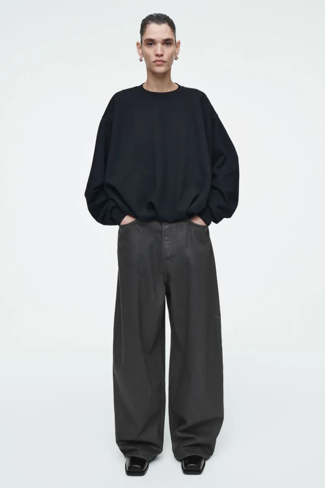 Clearance COS BUBBLE-HEM SWEATSHIRT BLACK