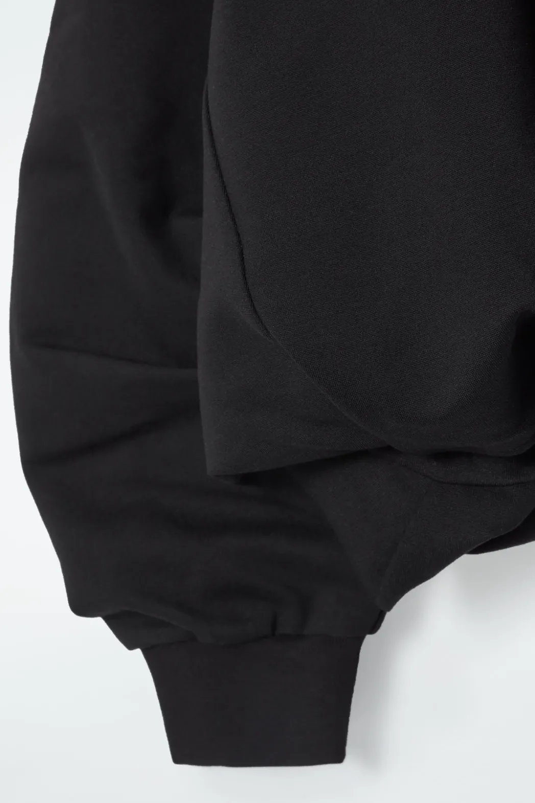 Clearance COS BUBBLE-HEM SWEATSHIRT BLACK