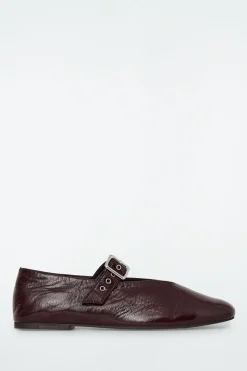 Online COS BUCKLED BALLET FLATS BORDEAUX