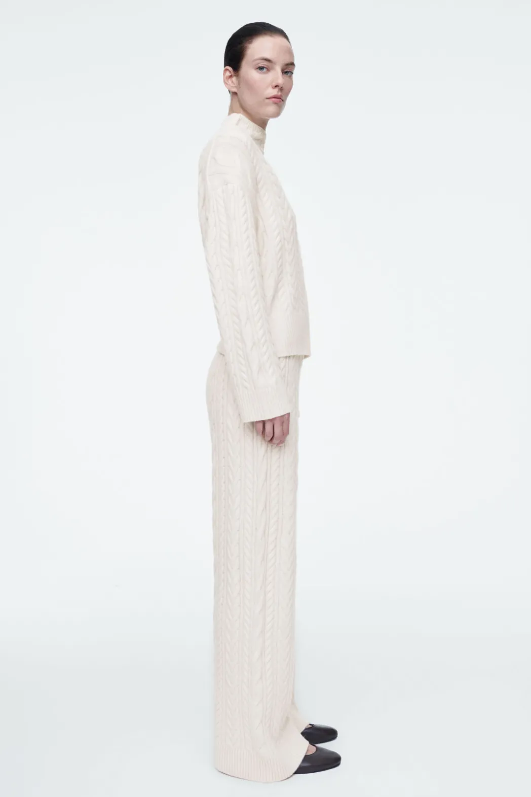 Clearance COS CABLE-KNIT WOOL PANTS IVORY