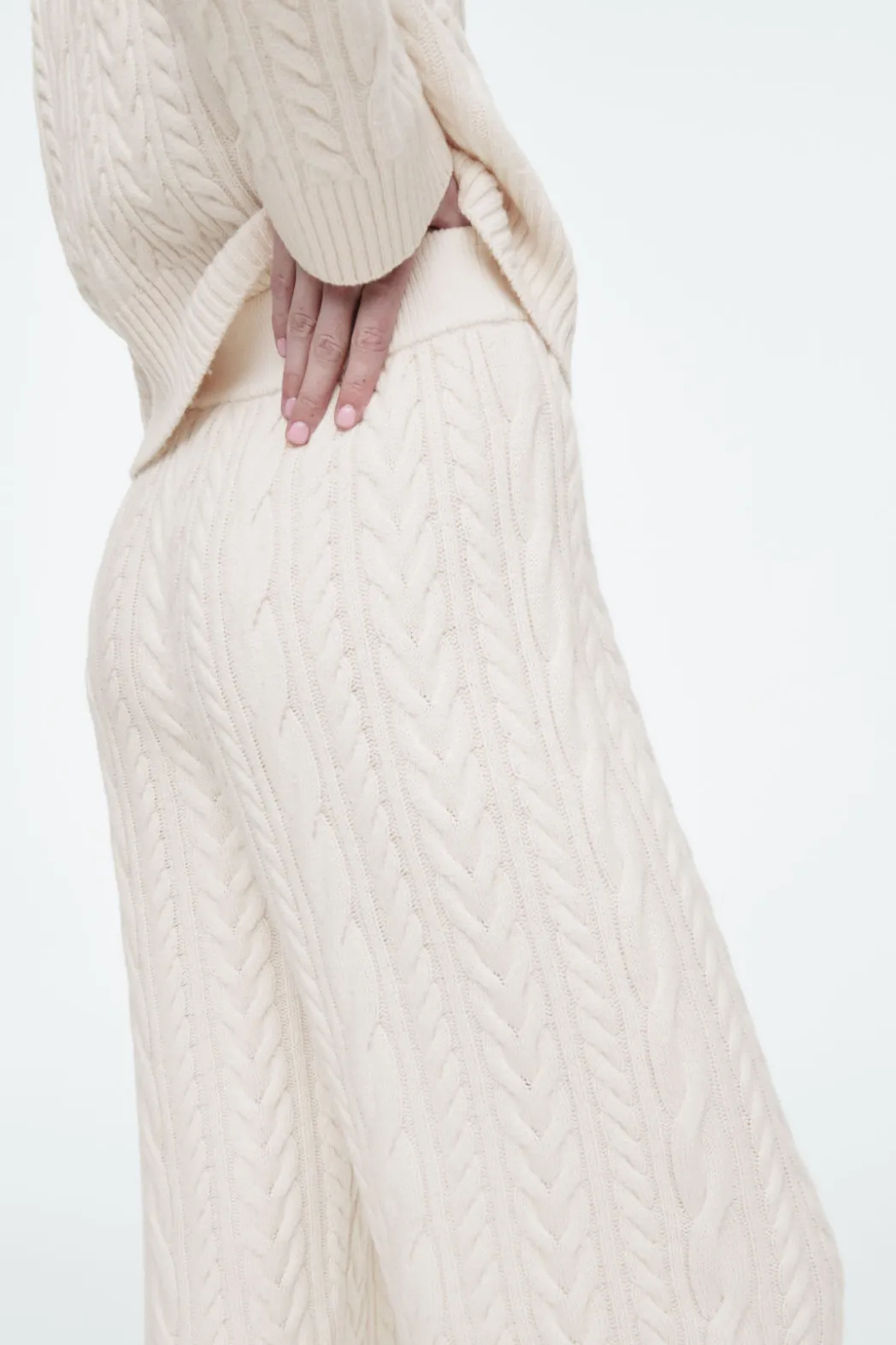 Clearance COS CABLE-KNIT WOOL PANTS IVORY
