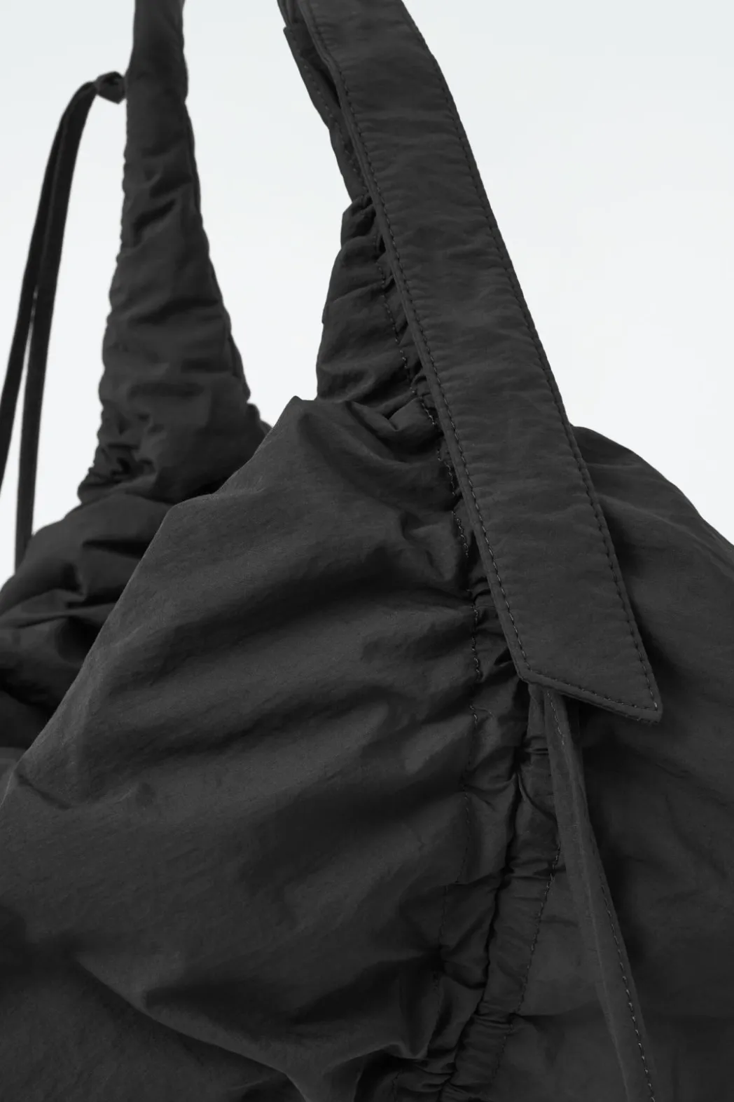 New COS CANOPY OVERSIZED CROSSBODY - NYLON BLACK