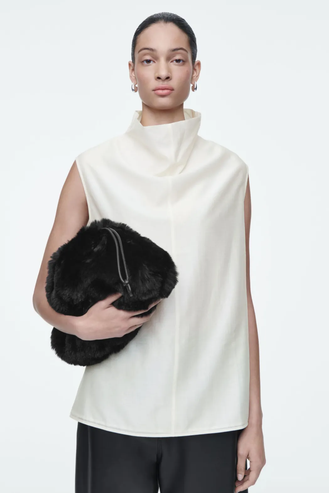 Clearance COS CAVATELLI CLUTCH - FAUX FUR BLACK