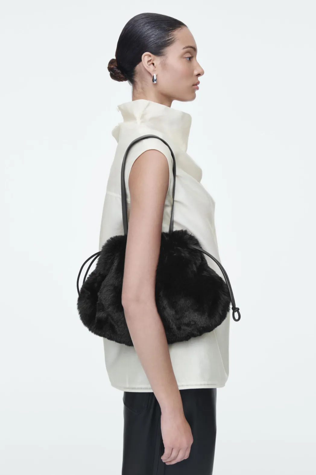 Clearance COS CAVATELLI CLUTCH - FAUX FUR BLACK