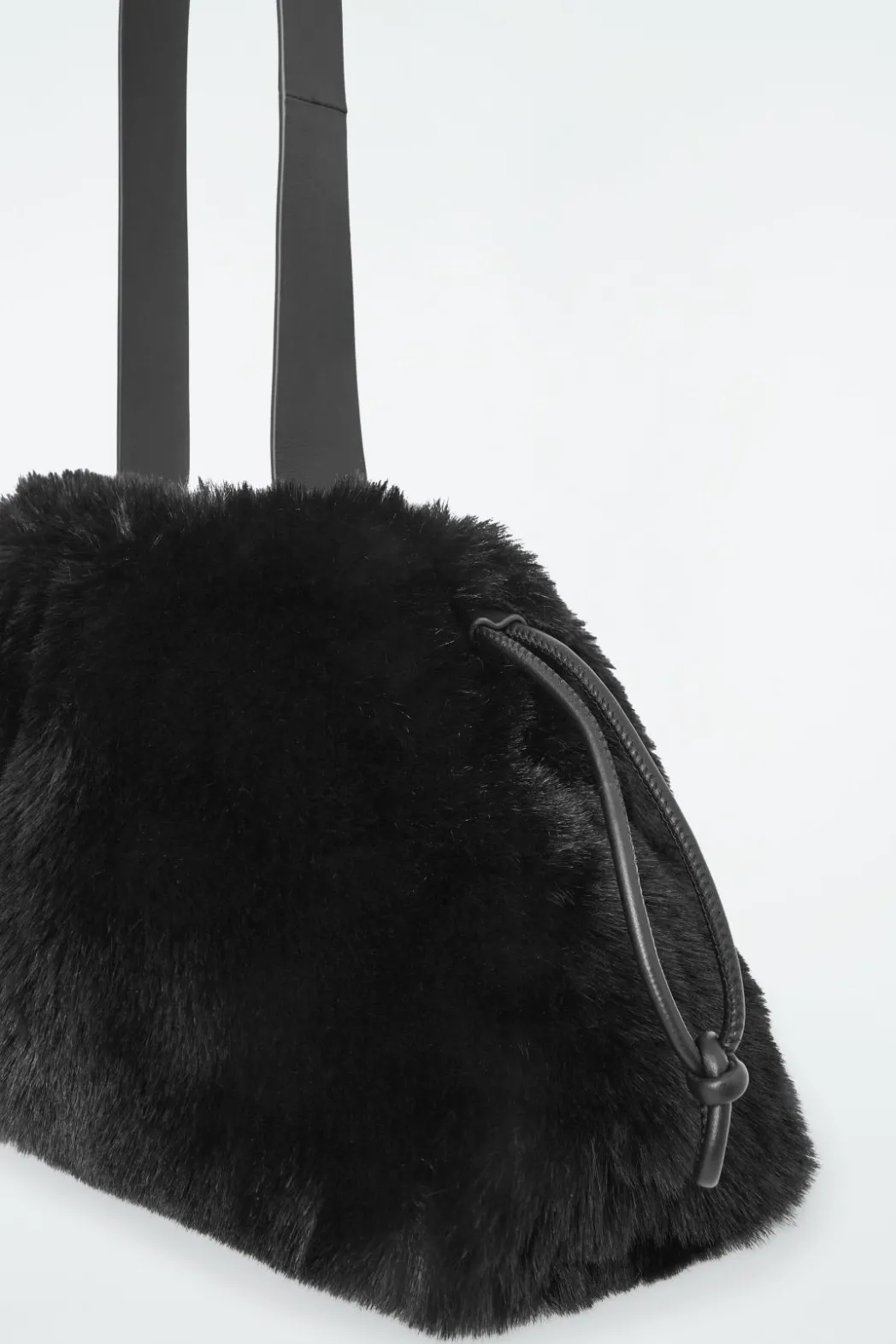 Clearance COS CAVATELLI CLUTCH - FAUX FUR BLACK
