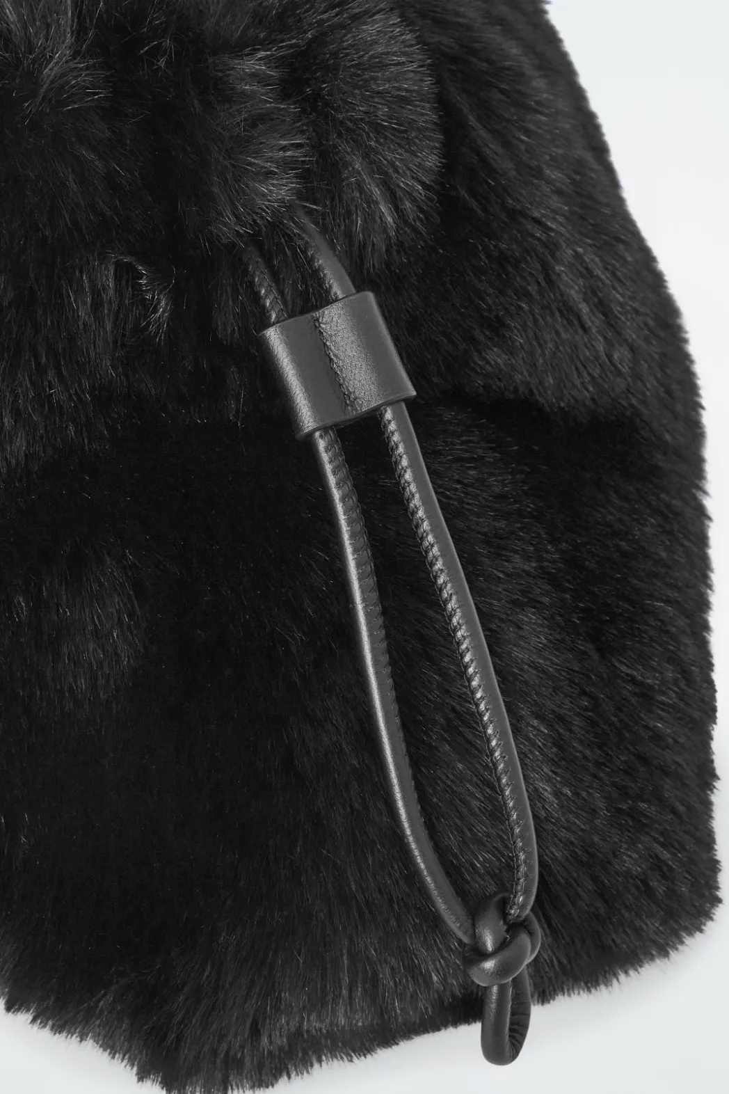 Clearance COS CAVATELLI CLUTCH - FAUX FUR BLACK