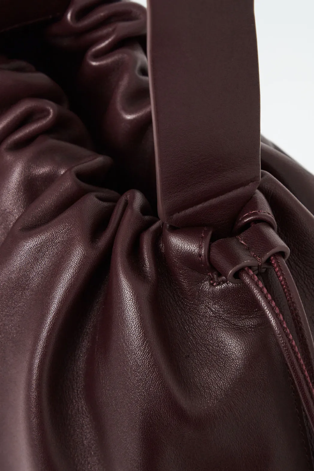 Best COS CAVATELLI CLUTCH - LEATHER BORDEAUX