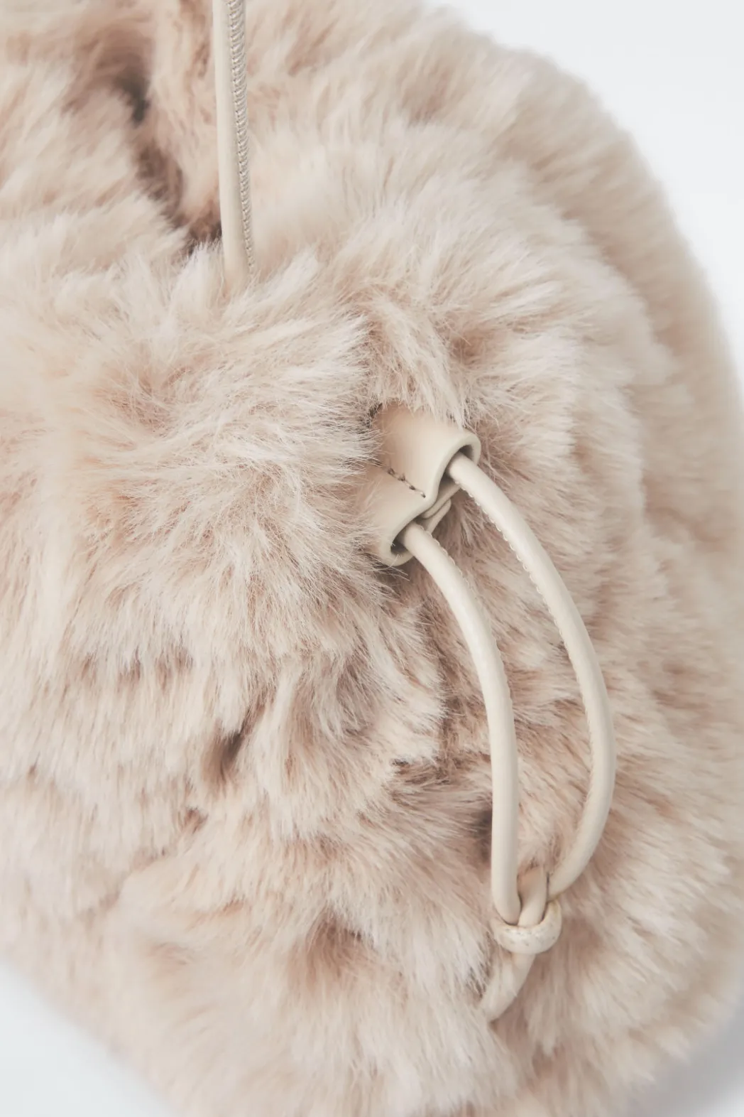 Best COS CAVATELLI MINI CLUTCH - FAUX FUR OFF-WHITE