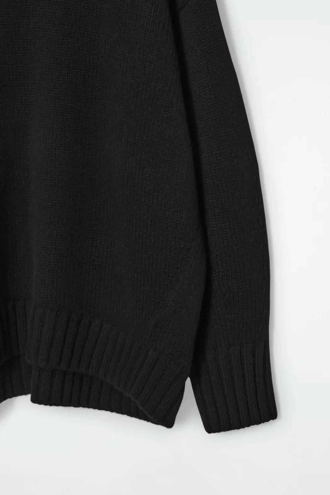 Outlet COS CHUNKY PURE CASHMERE CREW-NECK SWEATER BLACK