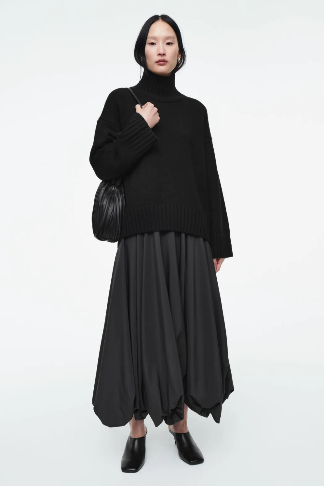 Outlet COS CHUNKY PURE CASHMERE TURTLENECK SWEATER BLACK