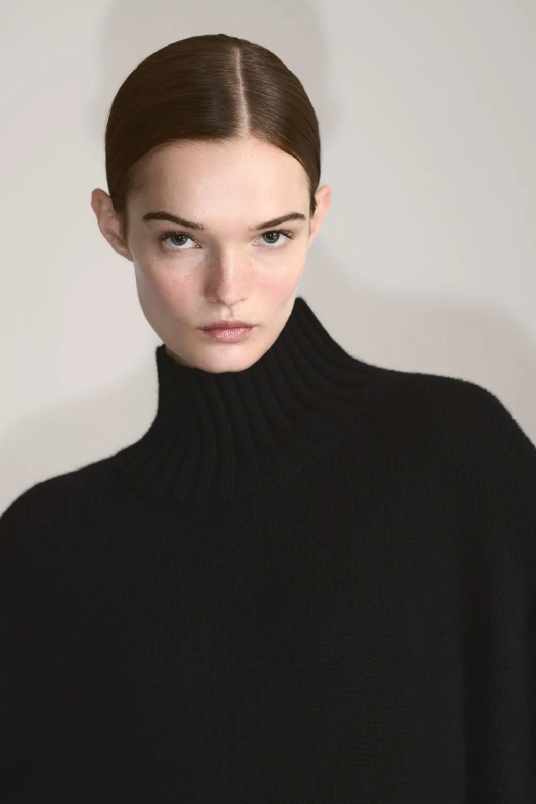 Outlet COS CHUNKY PURE CASHMERE TURTLENECK SWEATER BLACK