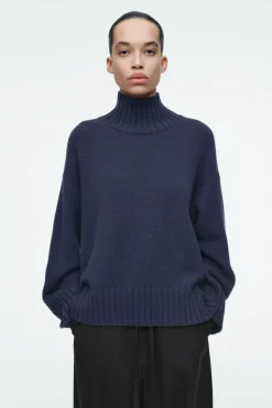 Sale COS CHUNKY PURE CASHMERE TURTLENECK SWEATER NAVY