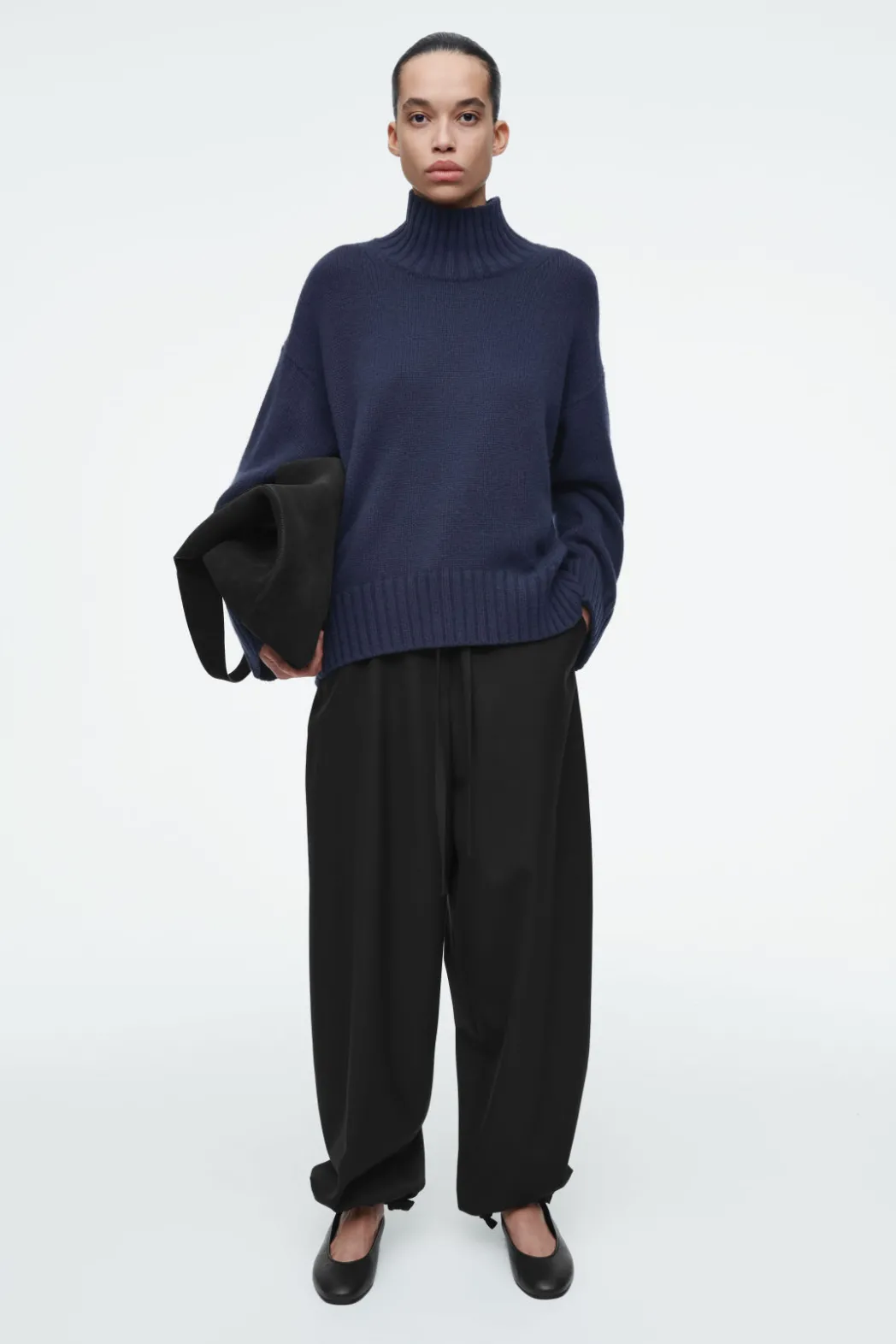 Sale COS CHUNKY PURE CASHMERE TURTLENECK SWEATER NAVY