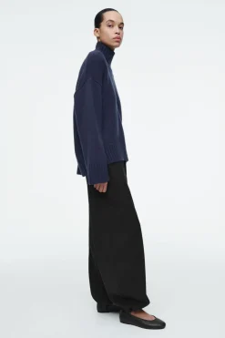 Sale COS CHUNKY PURE CASHMERE TURTLENECK SWEATER NAVY