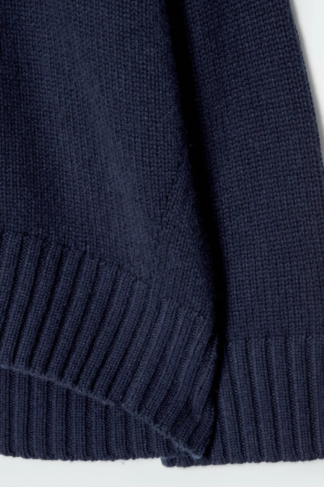 Sale COS CHUNKY PURE CASHMERE TURTLENECK SWEATER NAVY