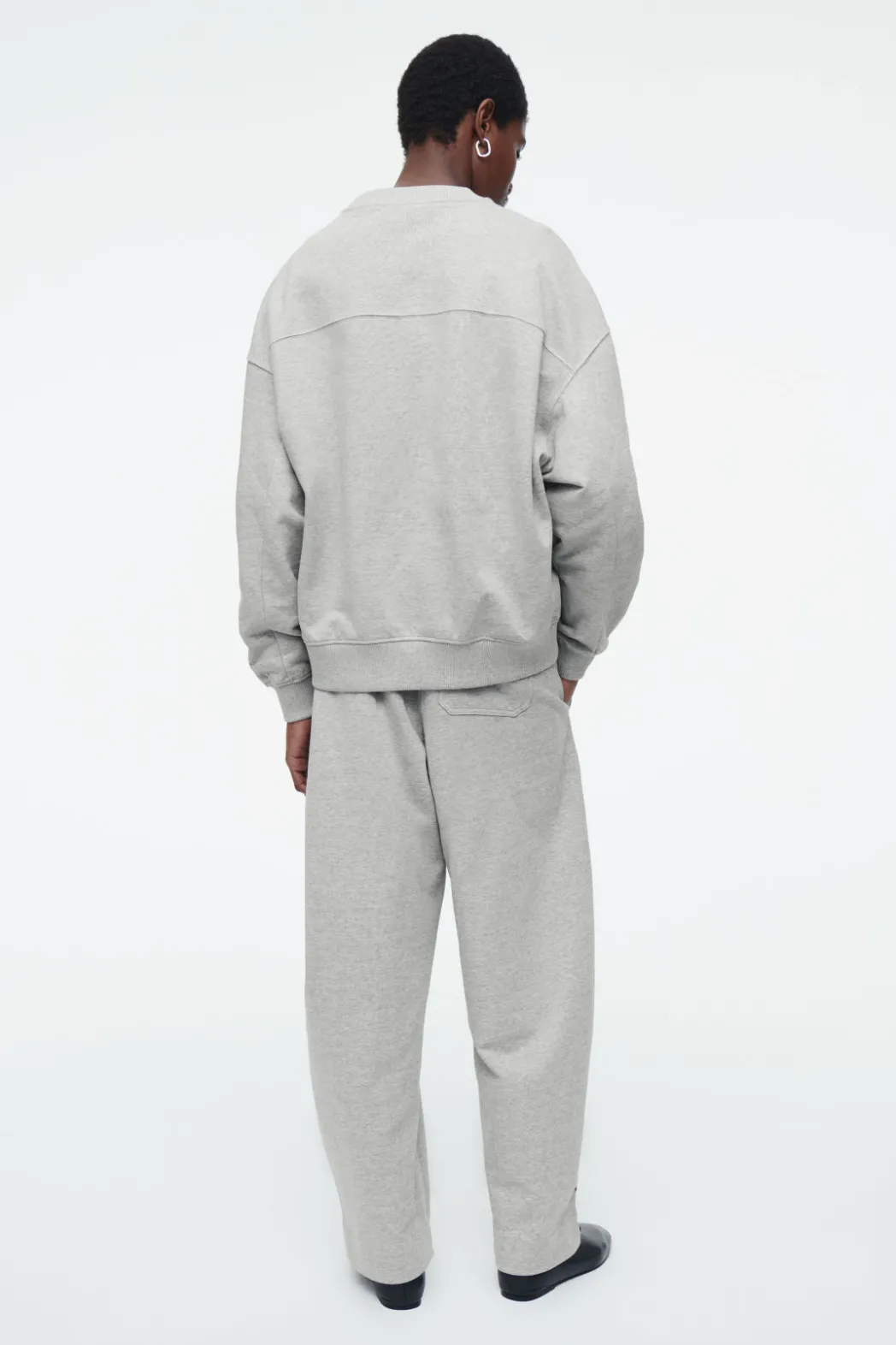COS CLASSIC CREW-NECK SWEATSHIRT GRAY