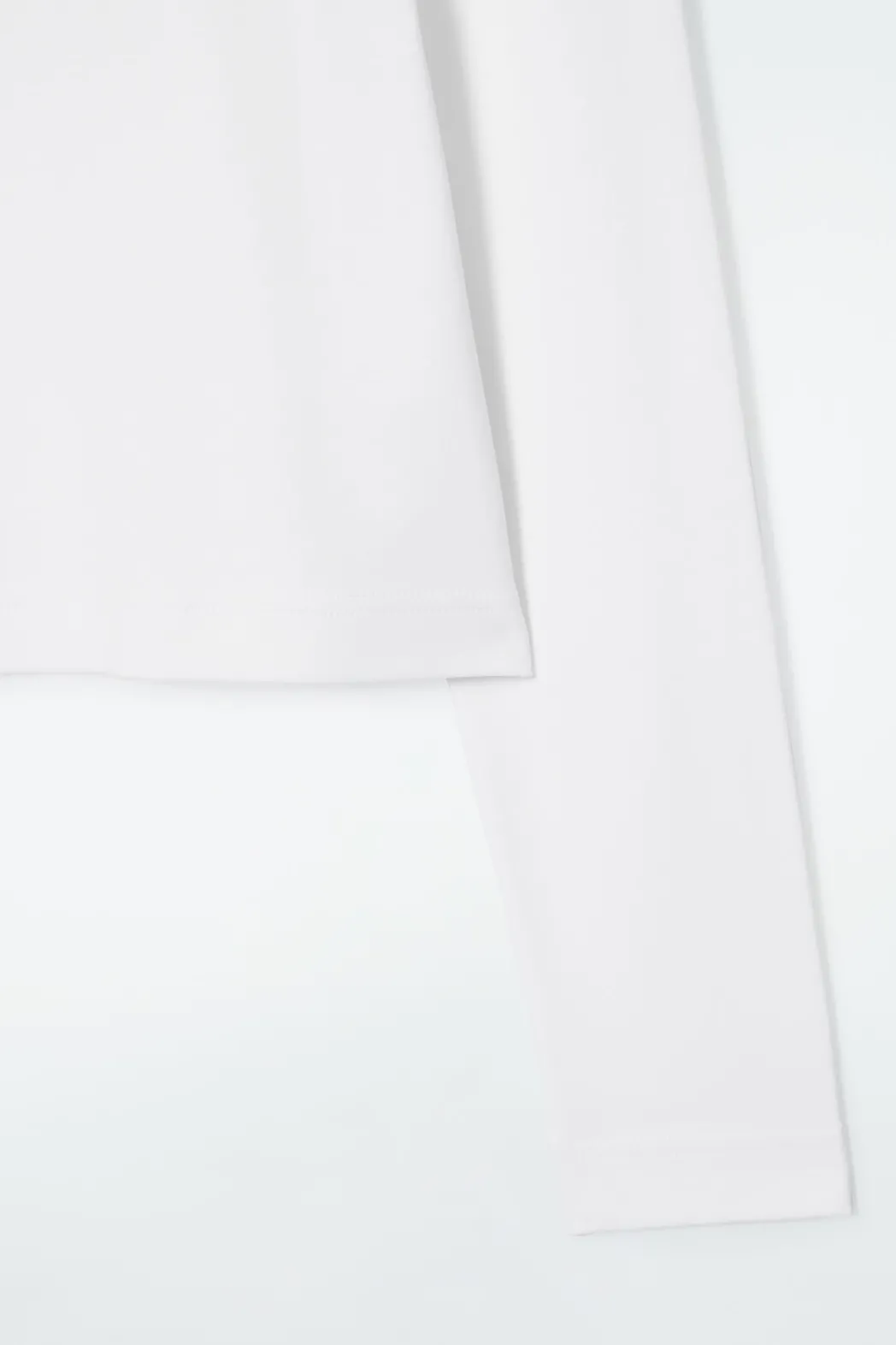 Discount COS CLEAN CUT REGULAR LONG-SLEEVED T-SHIRT white