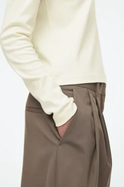 New COS CLEAN CUT REGULAR LONG-SLEEVED T-SHIRT BEIGE / UNDYED