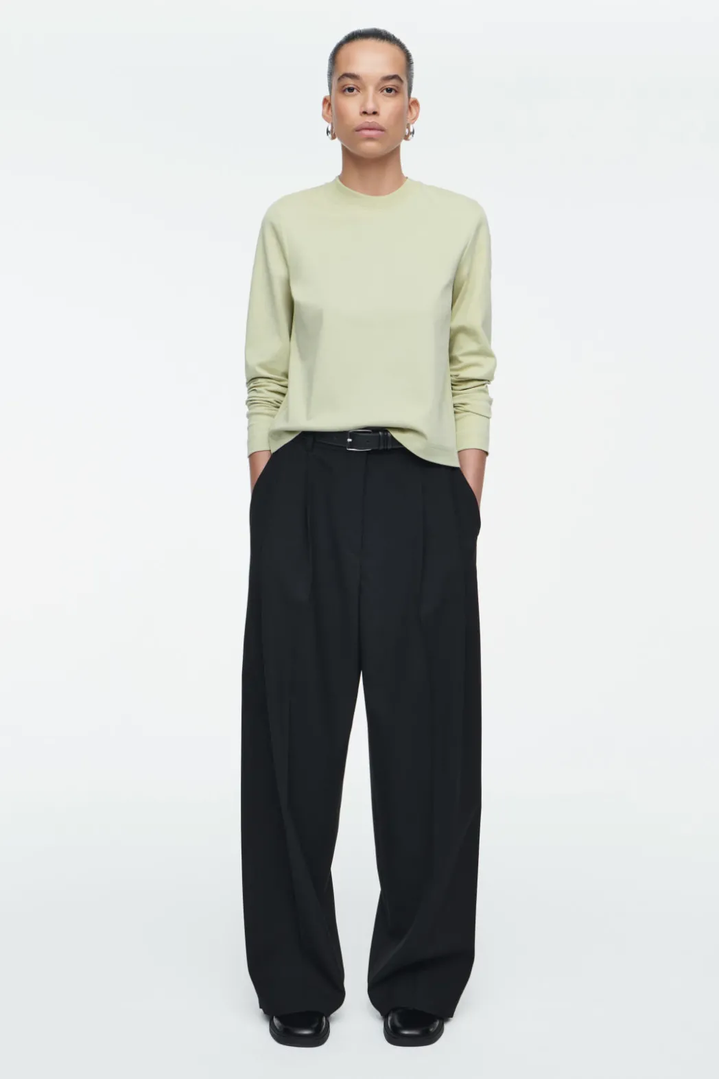 Sale COS CLEAN CUT REGULAR LONG-SLEEVED T-SHIRT LIGHT GREEN
