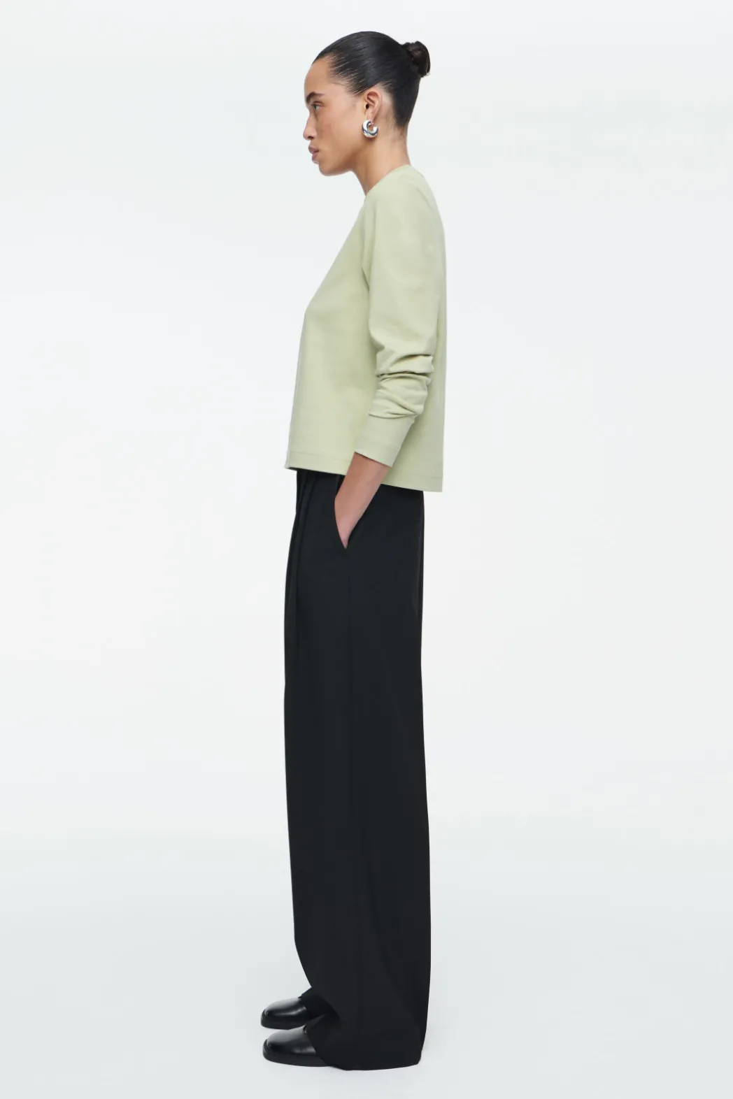 Sale COS CLEAN CUT REGULAR LONG-SLEEVED T-SHIRT LIGHT GREEN