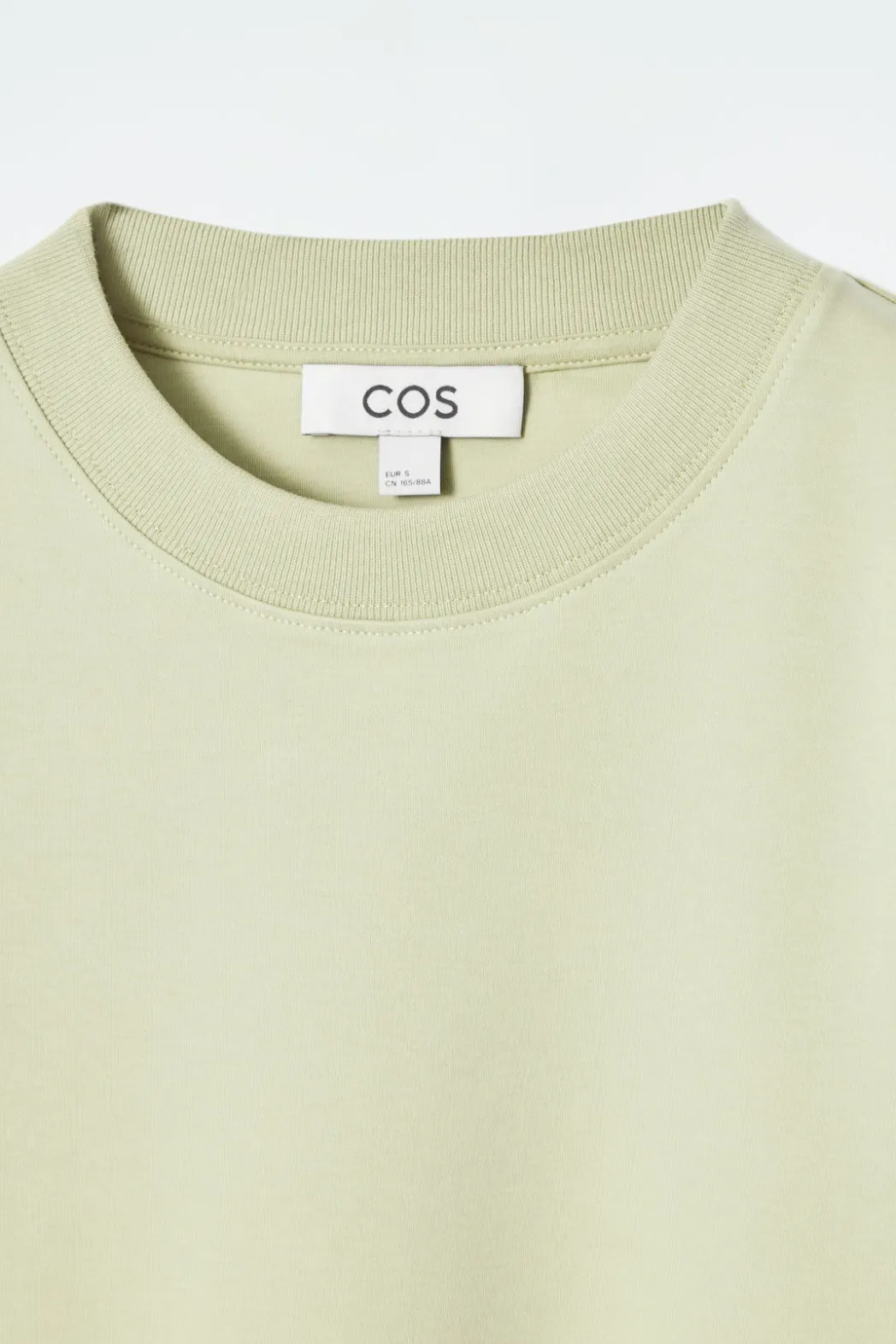 Sale COS CLEAN CUT REGULAR LONG-SLEEVED T-SHIRT LIGHT GREEN