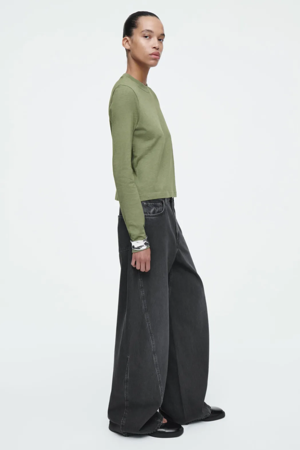 Discount COS CLEAN CUT REGULAR LONG-SLEEVED T-SHIRT GREEN MÉLANGE